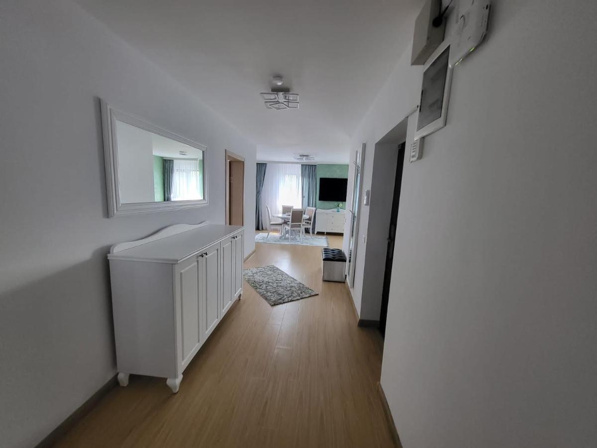 Bibis Apartments Nehoiu Exteriör bild
